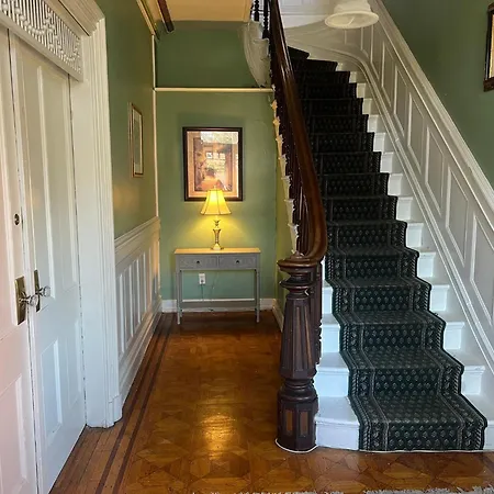 Private Victorian Apartment In Convenient City Location On 5 Acre, Sleeps 5